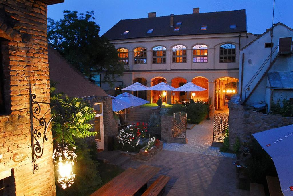 Hotel Poesis Сату-Маре Экстерьер фото